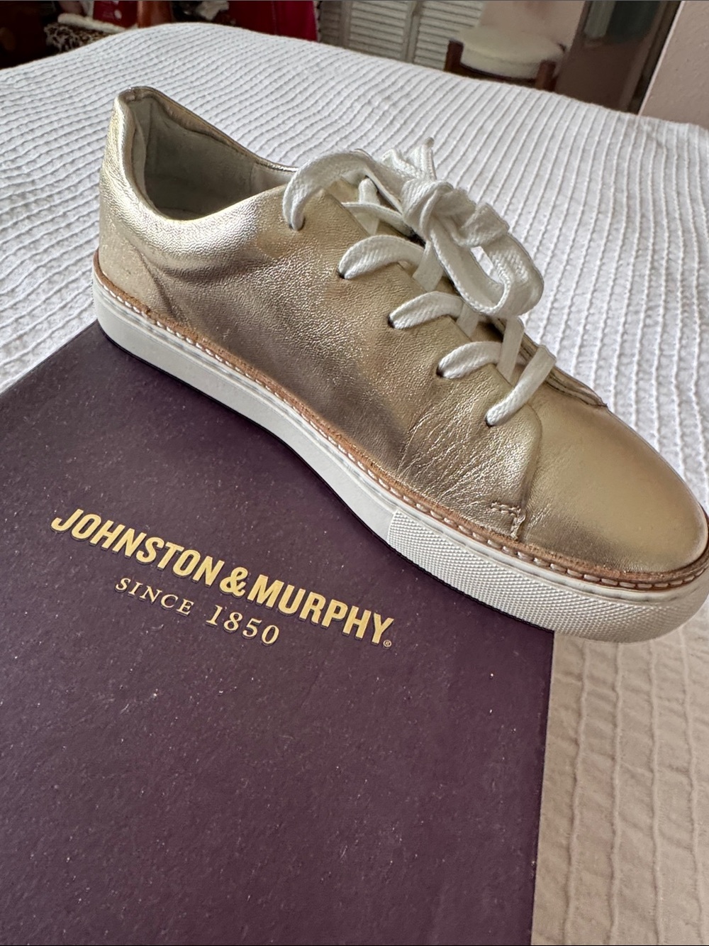 NWT Johnston & Murphy Women’s Metallic Gold Leather Lace-Up Sneaker